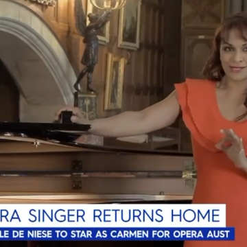 Video: Today Extra – Opera Singer Returns Home